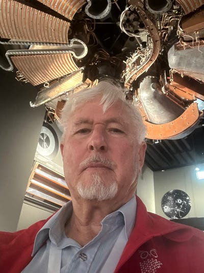 Ingo Sturm Dipl.-Ing. IT-Generalist beschäftigt sich im Ruhestand mit Mathematik.