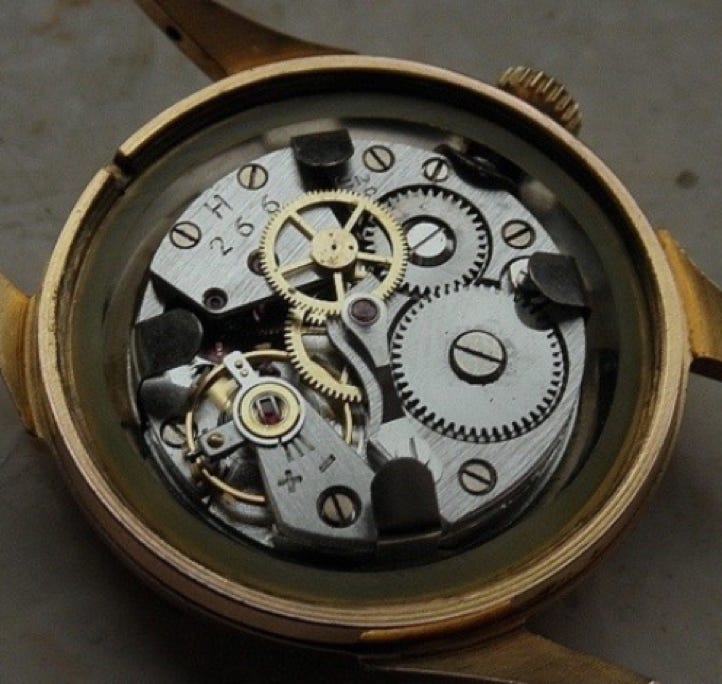 Original Ruhlaer Uhrwerk in der Furnitur von 1950 aus DDR-Produktion für Qiuelle